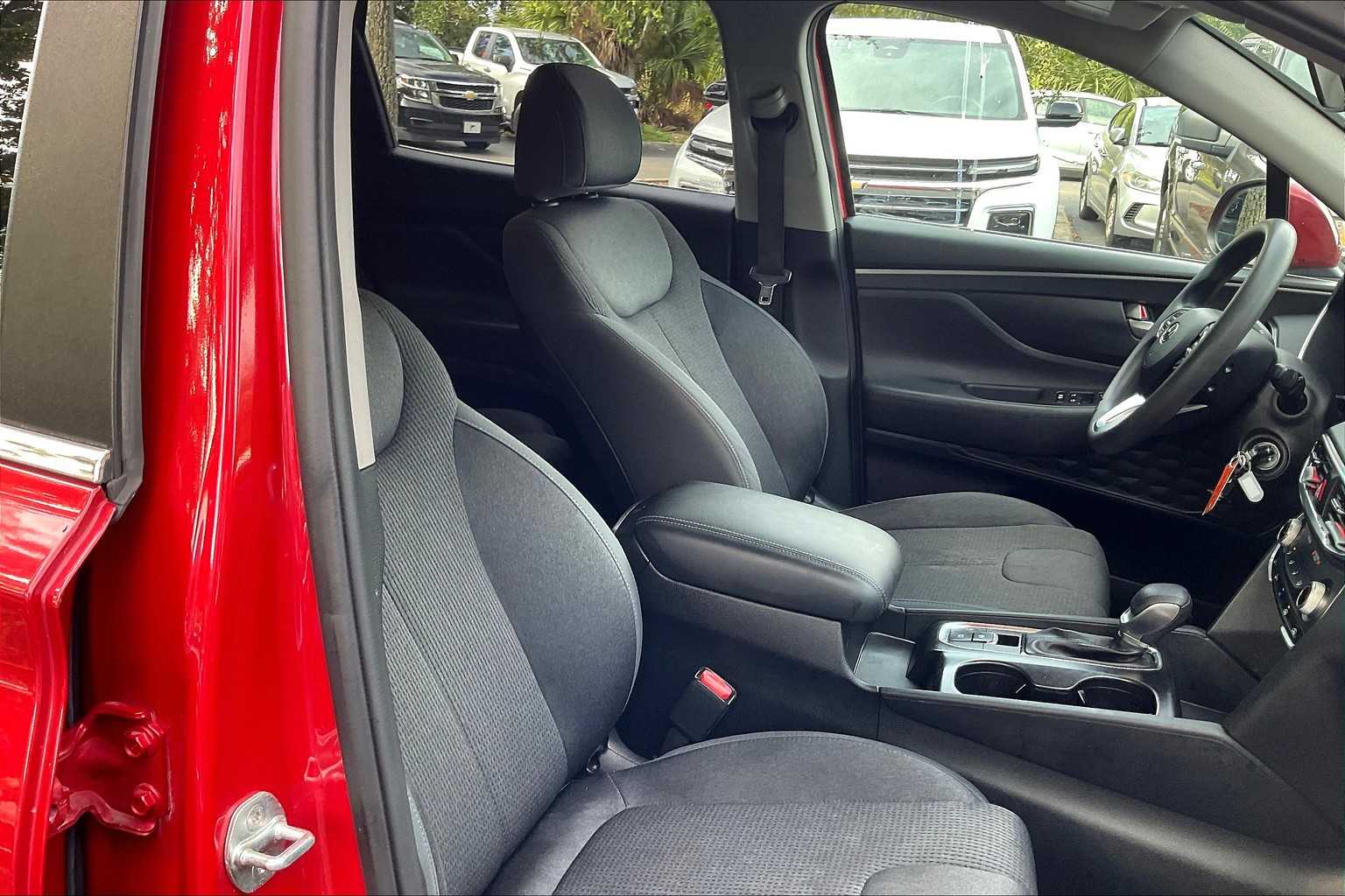 2019 Hyundai Santa Fe SE photo 7