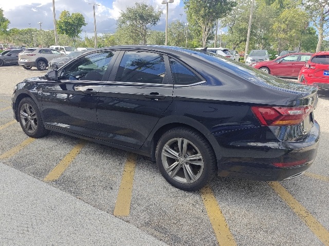 2019 Volkswagen Jetta SE R-Line photo 4