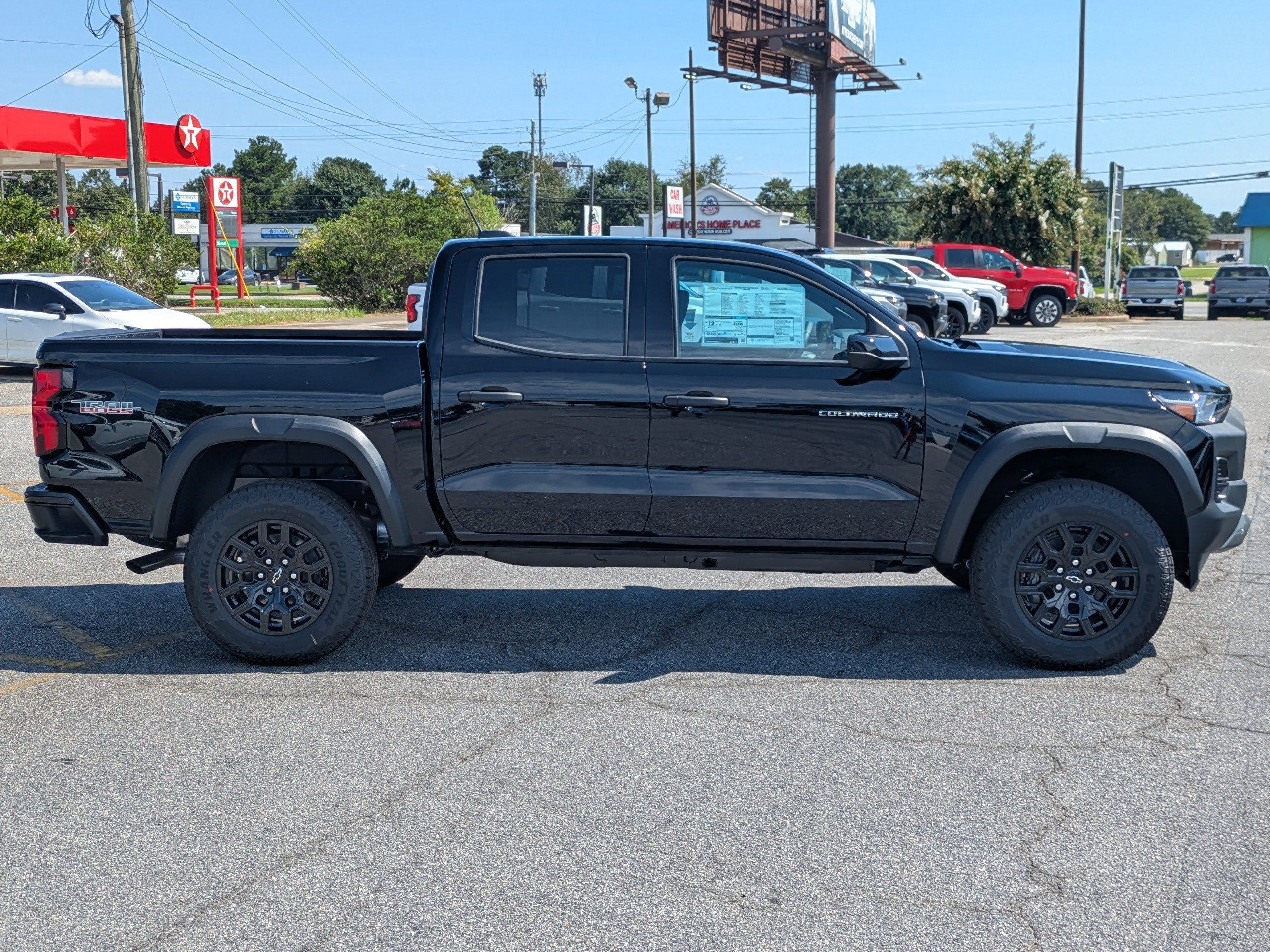 2026 Chevrolet Colorado Trail Boss photo 2