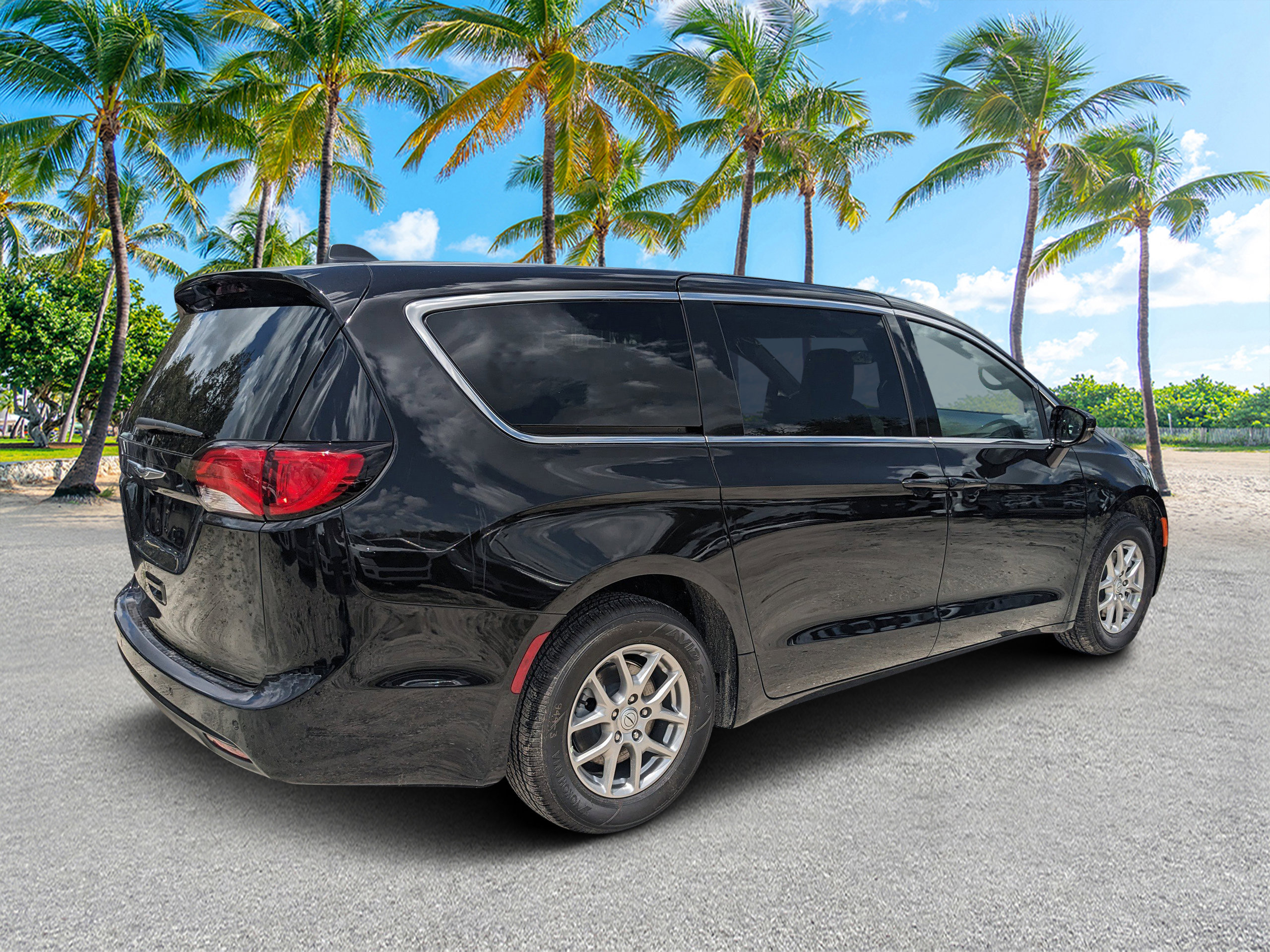 2025 Chrysler Voyager LX photo 3