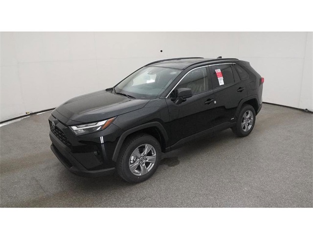 2025 Toyota RAV4 LE's photo