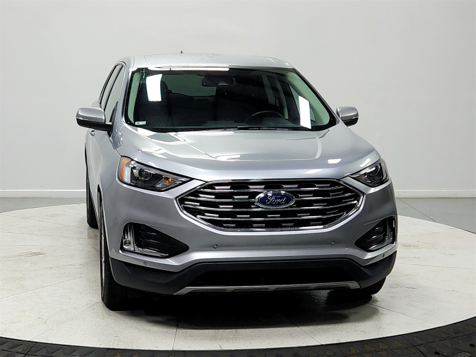2024 Ford Edge Titanium photo 2