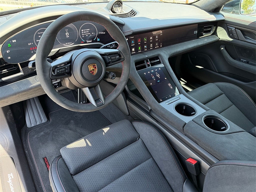 2025 Porsche Taycan GTS photo 4