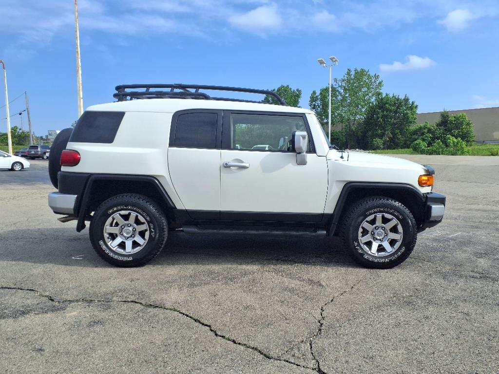 2014 Toyota FJ Cruiser Base photo 2