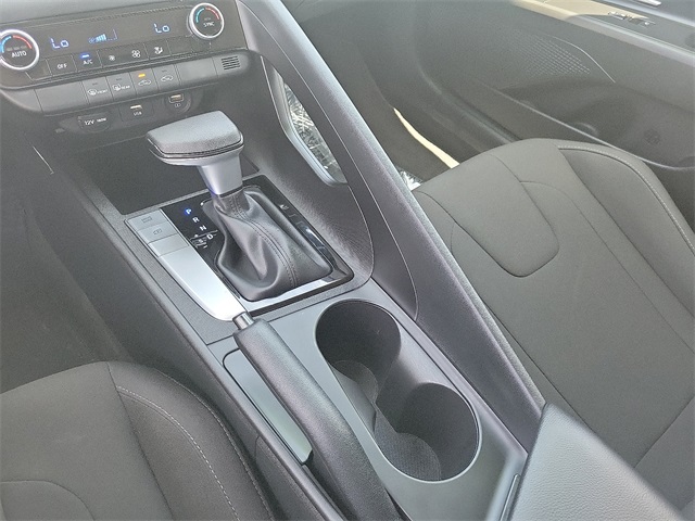 2023 Hyundai Elantra SEL photo 17