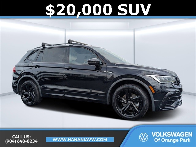 2023 Volkswagen Tiguan SE R-LINE BLACK's photo