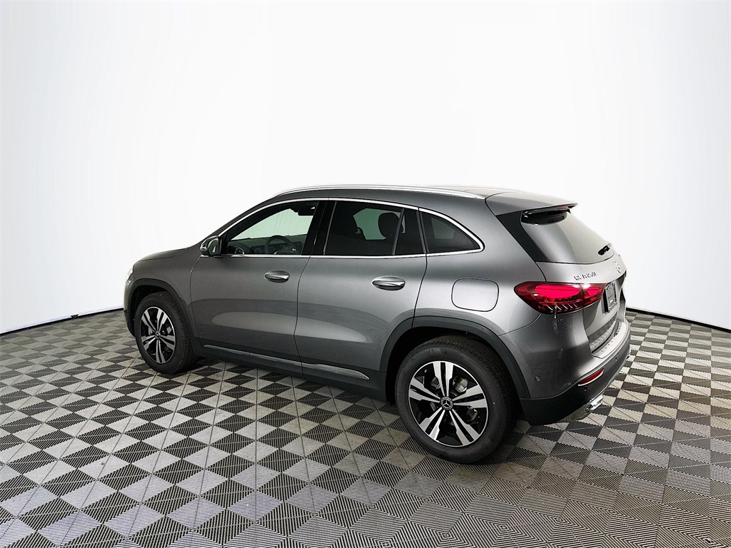 2026 Mercedes Benz GLA 250 4MATIC photo 3