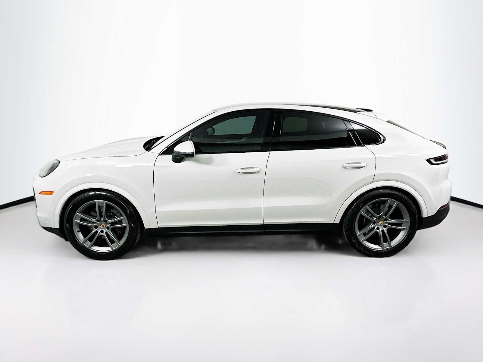 2025 Porsche Cayenne photo 2