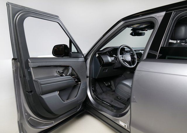 2025 Land Rover Range Rover Sport SE photo 17