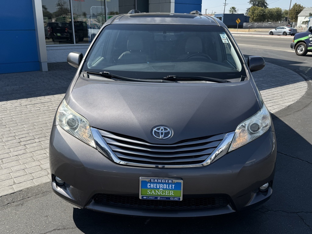 Used 2017 Toyota Sienna XLE with VIN 5TDYZ3DC0HS823695 for sale in Sanger, CA