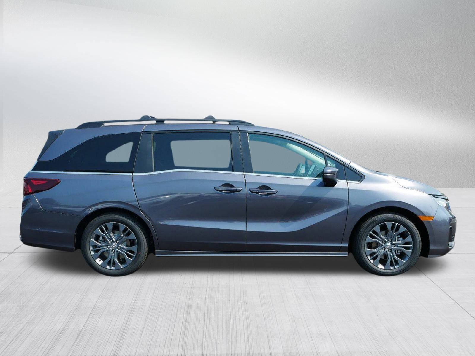2026 Honda Odyssey Touring photo 8