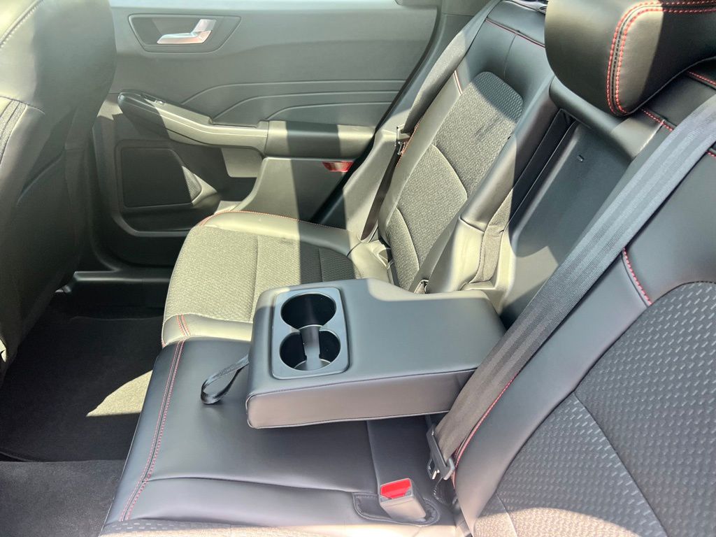 2025 Ford Escape ST-Line photo 17