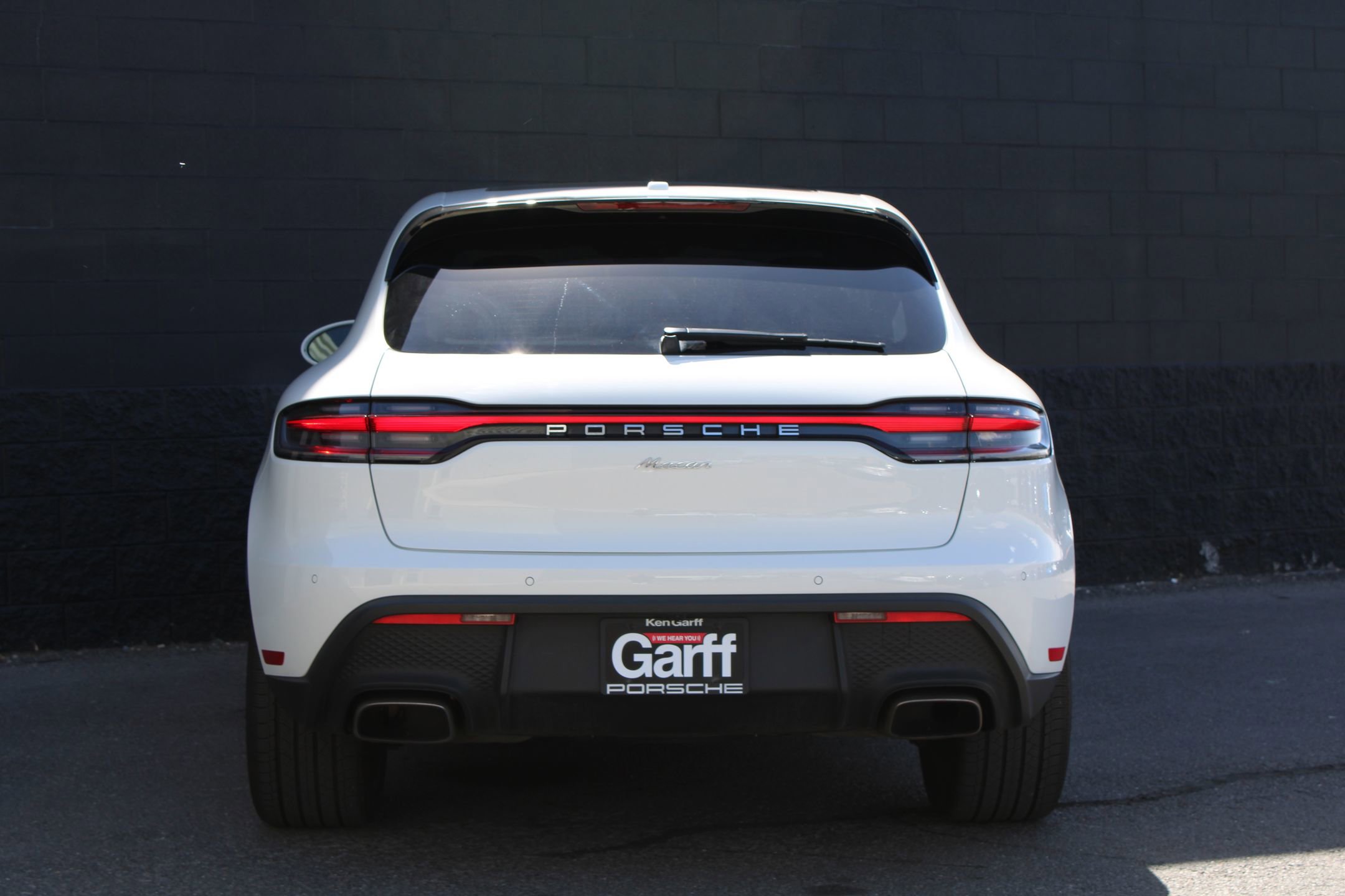 2023 Porsche Macan T photo 10