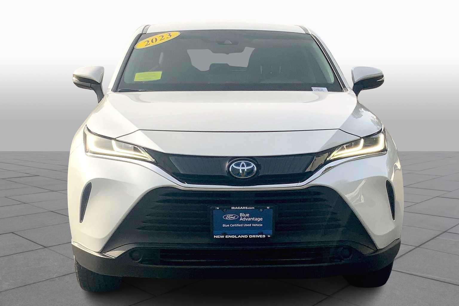 2023 Toyota Venza LE photo 3