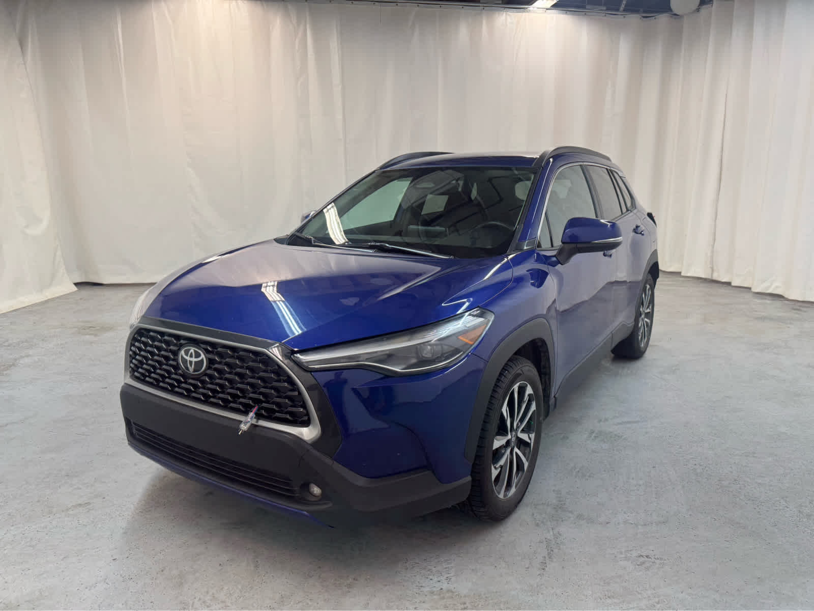 2024 Toyota Corolla Cross XLE's photo