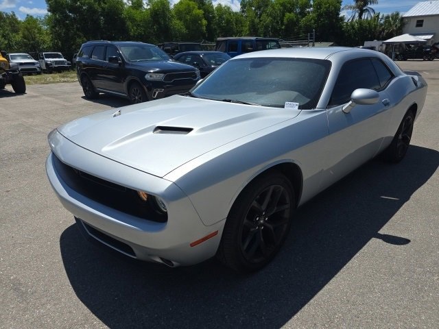 2022 Dodge Challenger SXT photo 4