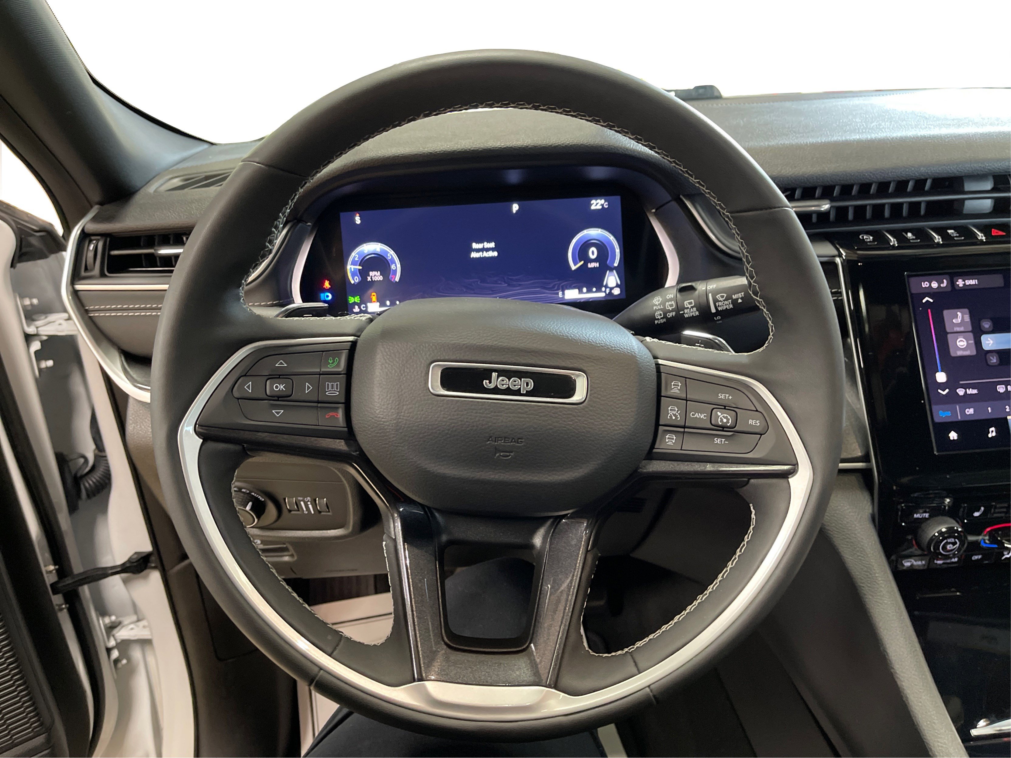2023 Jeep Grand Cherokee Altitude photo 15