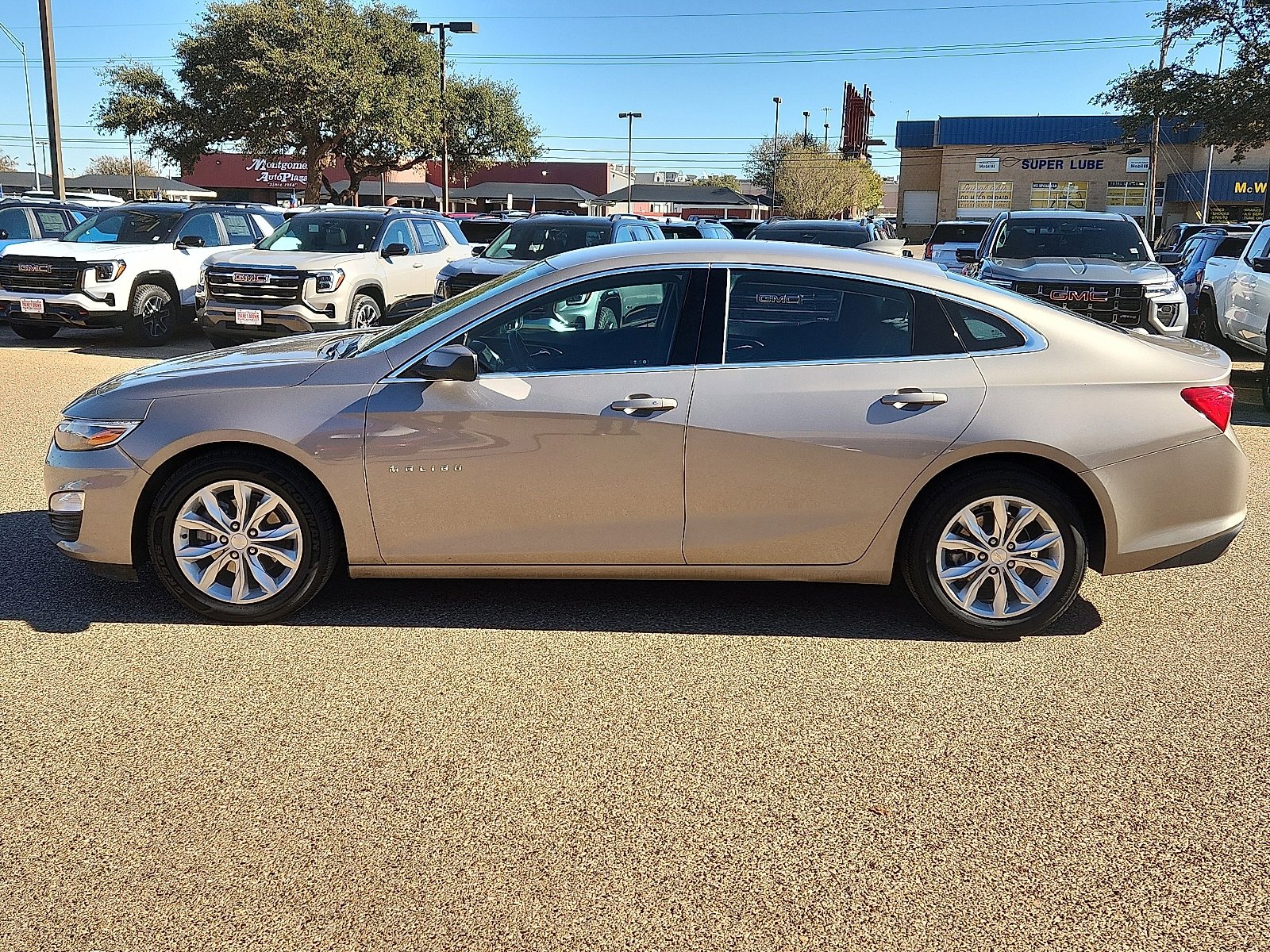 2024 Chevrolet Malibu 1LT photo 2