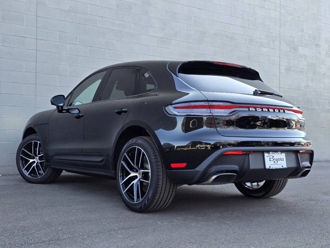 2025 Porsche Macan T photo 3