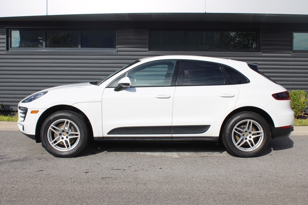 2018 Porsche Macan Base photo 2