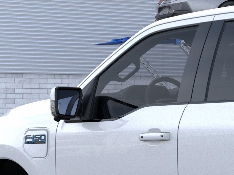 2025 Ford F-150 Lightning Lariat photo 21