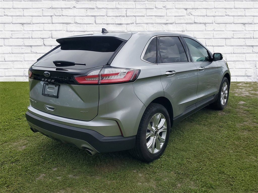 2024 Ford Edge Titanium photo 2