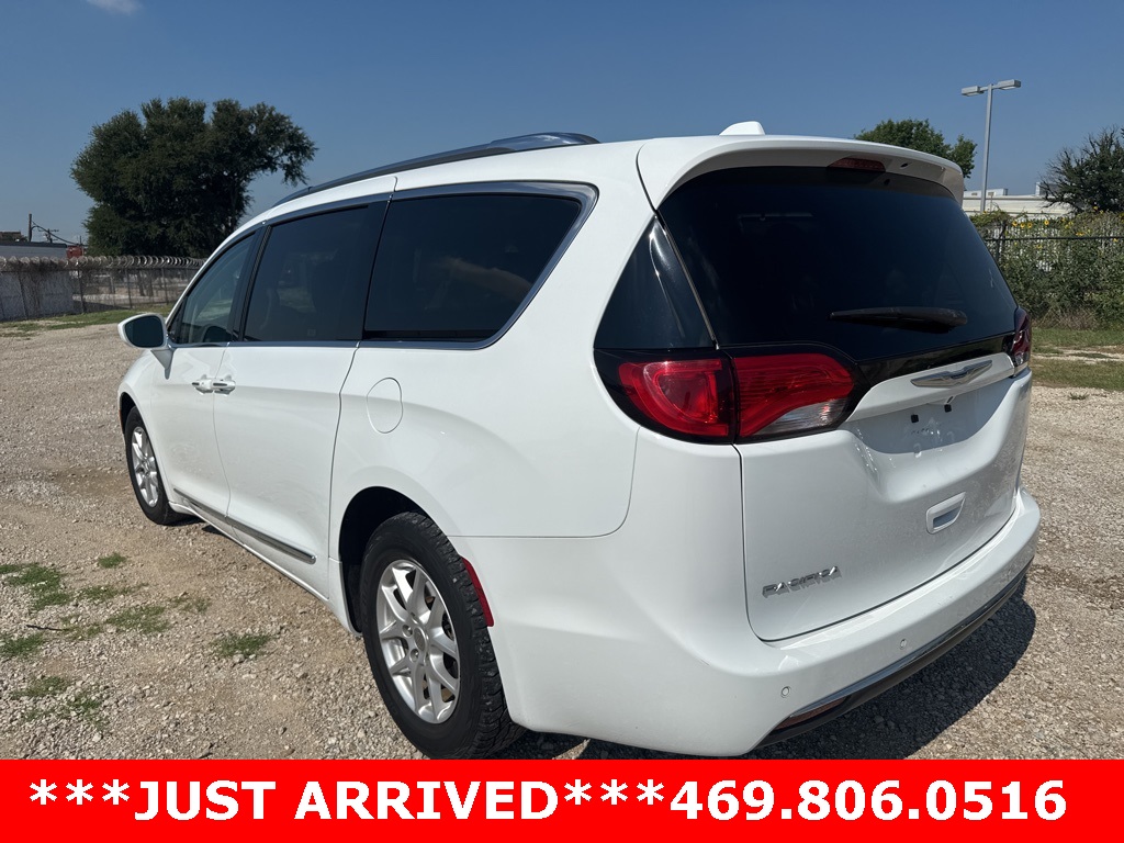 2020 Chrysler Pacifica Touring L photo 3