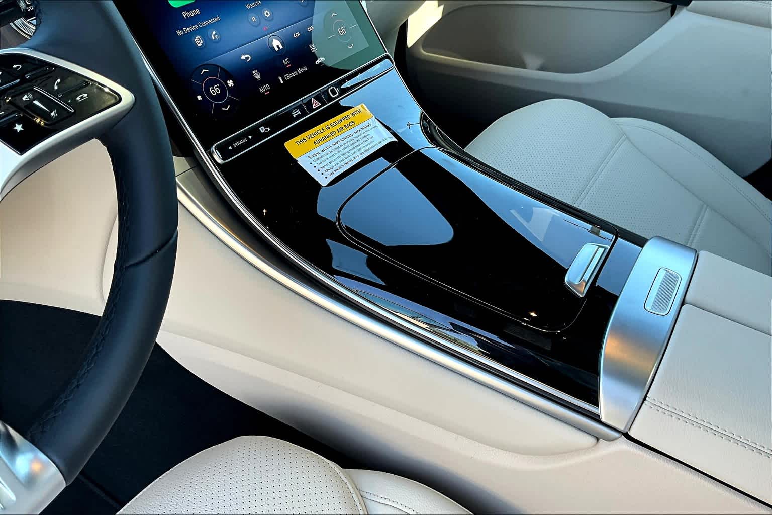 2025 Mercedes Benz GLC 300 photo 8