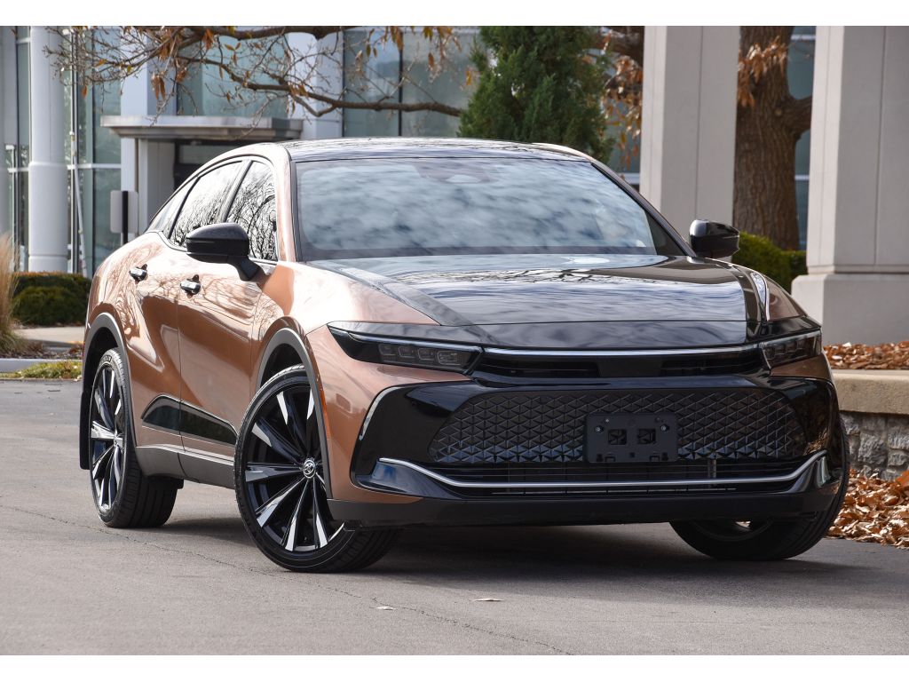 2024 Toyota Crown Platinum's photo