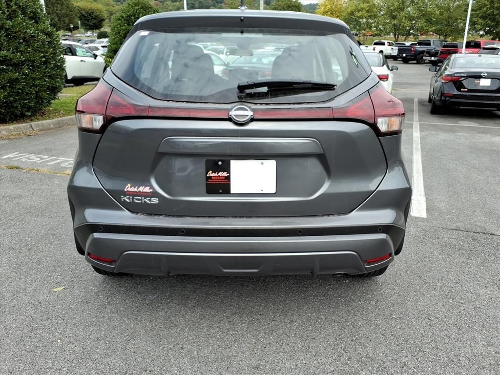 2025 Nissan Kicks Play S photo 2