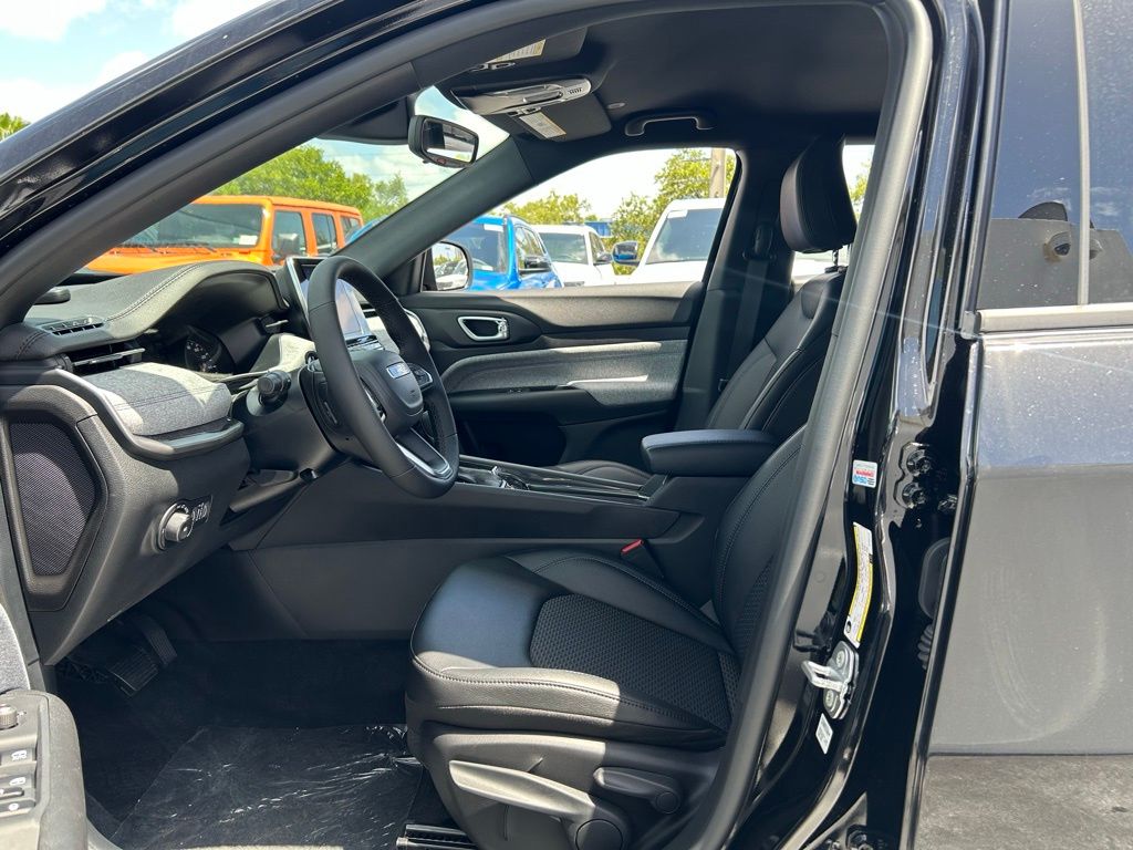 2025 Jeep Compass Latitude photo 9