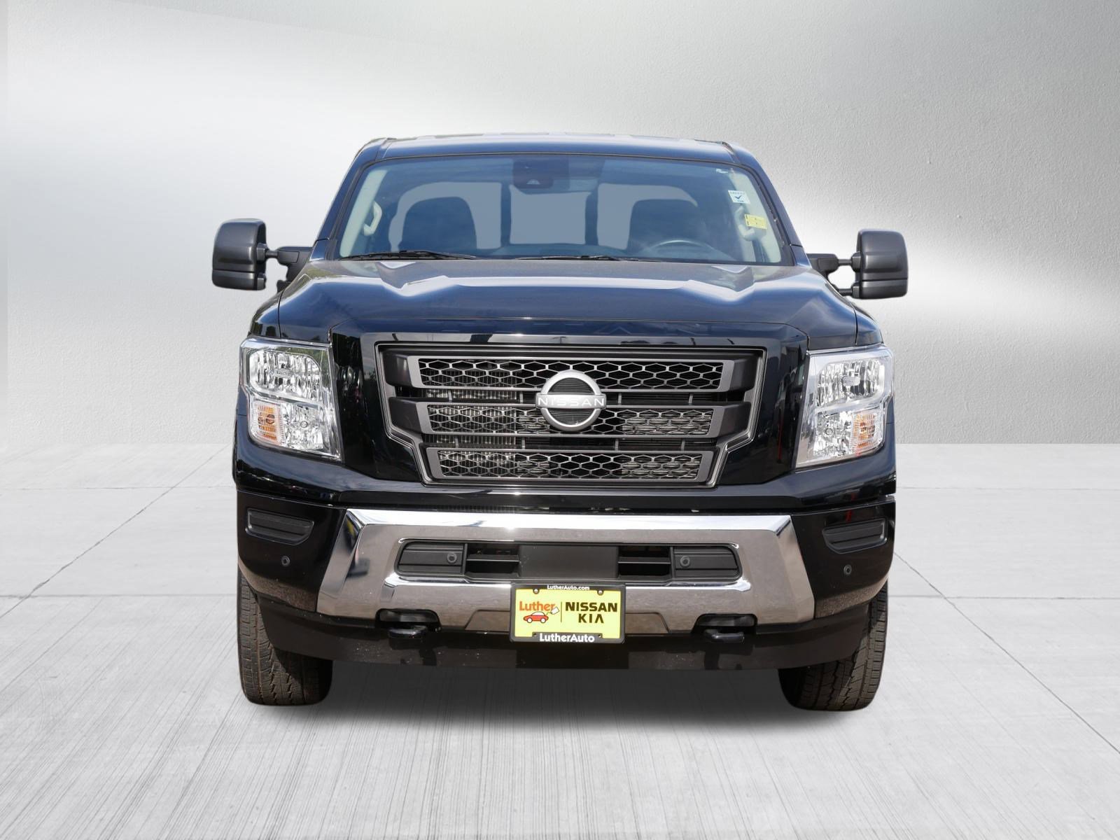 2024 Nissan Titan SV photo 2