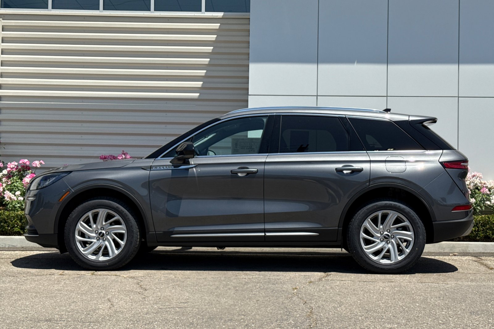 2022 Lincoln Corsair Standard photo 5