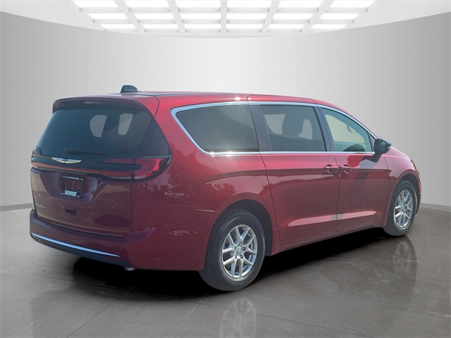 2026 Chrysler Pacifica photo 7