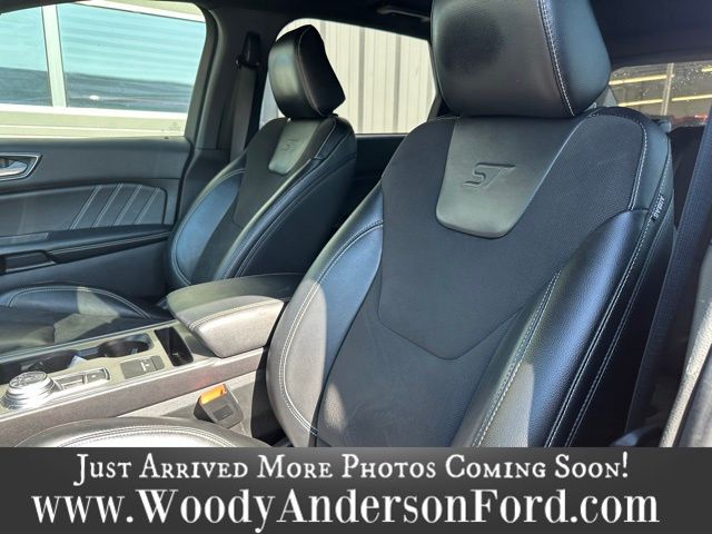 2023 Ford Edge ST photo 7