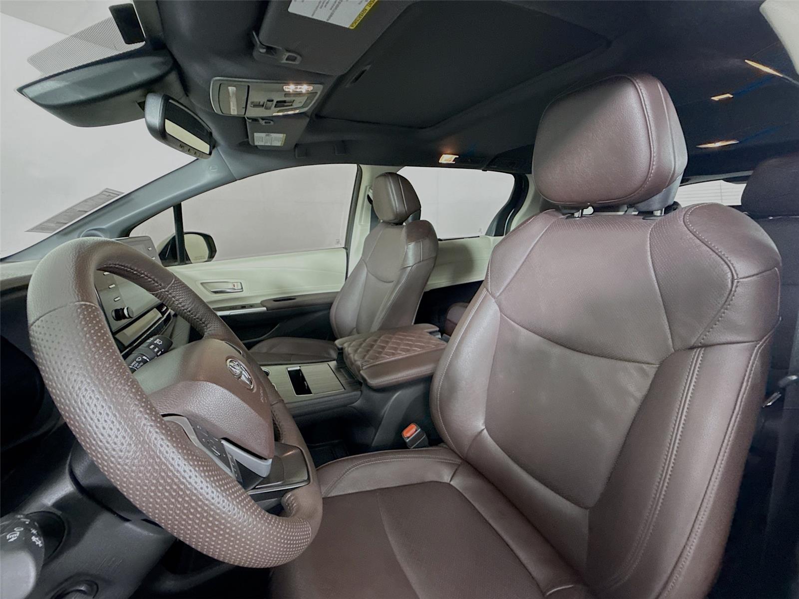 2023 Toyota Sienna Platinum photo 13