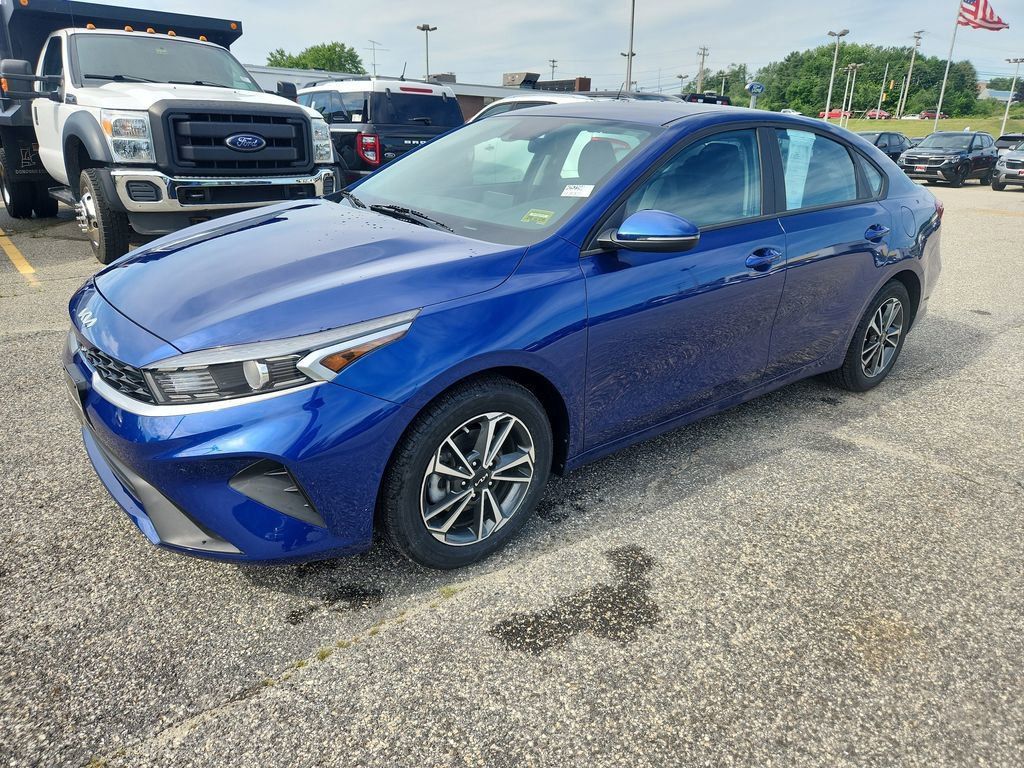 2023 Kia Forte LXS photo 3