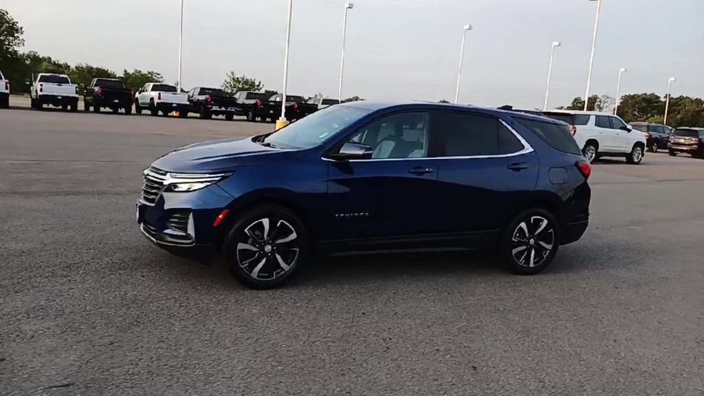 2023 Chevrolet Equinox LT photo 3