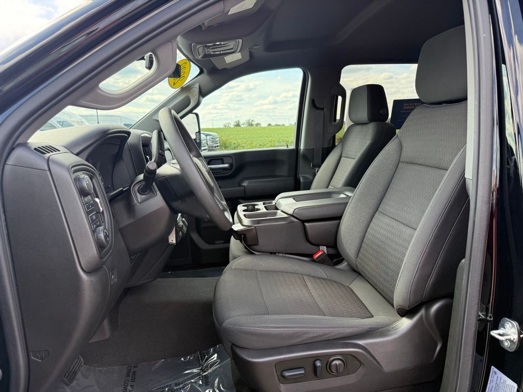 2022 Chevrolet Silverado 2500HD Custom photo 4