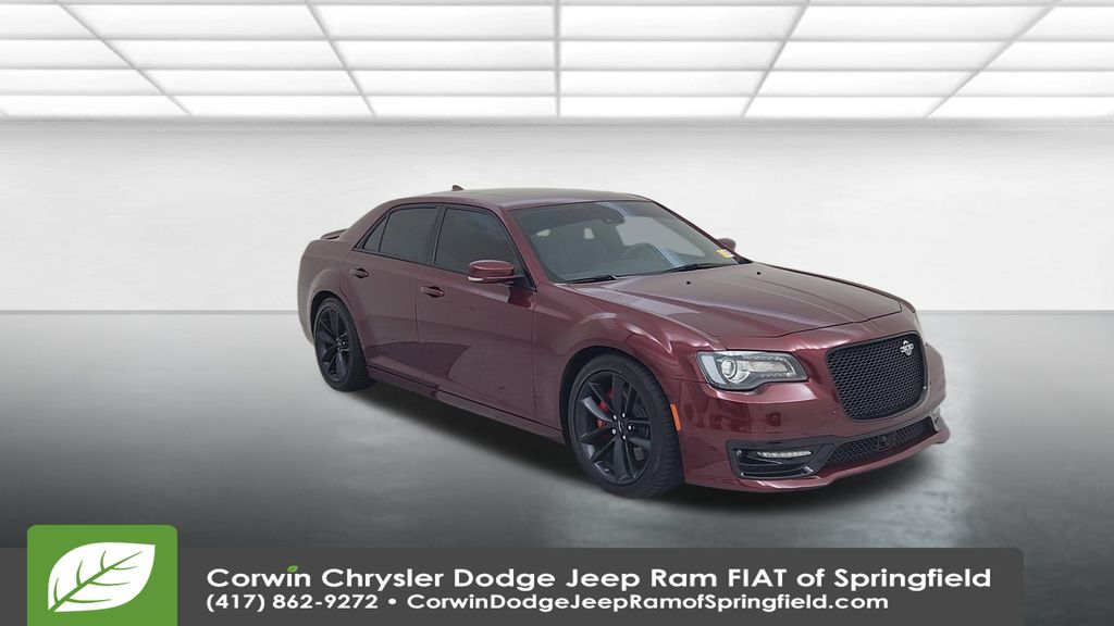 2023 Chrysler 300 C photo 3