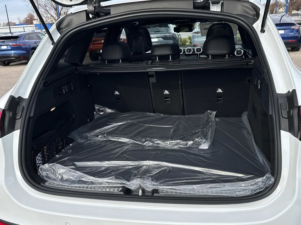 2026 Mercedes Benz GLC 300 4MATIC photo 4