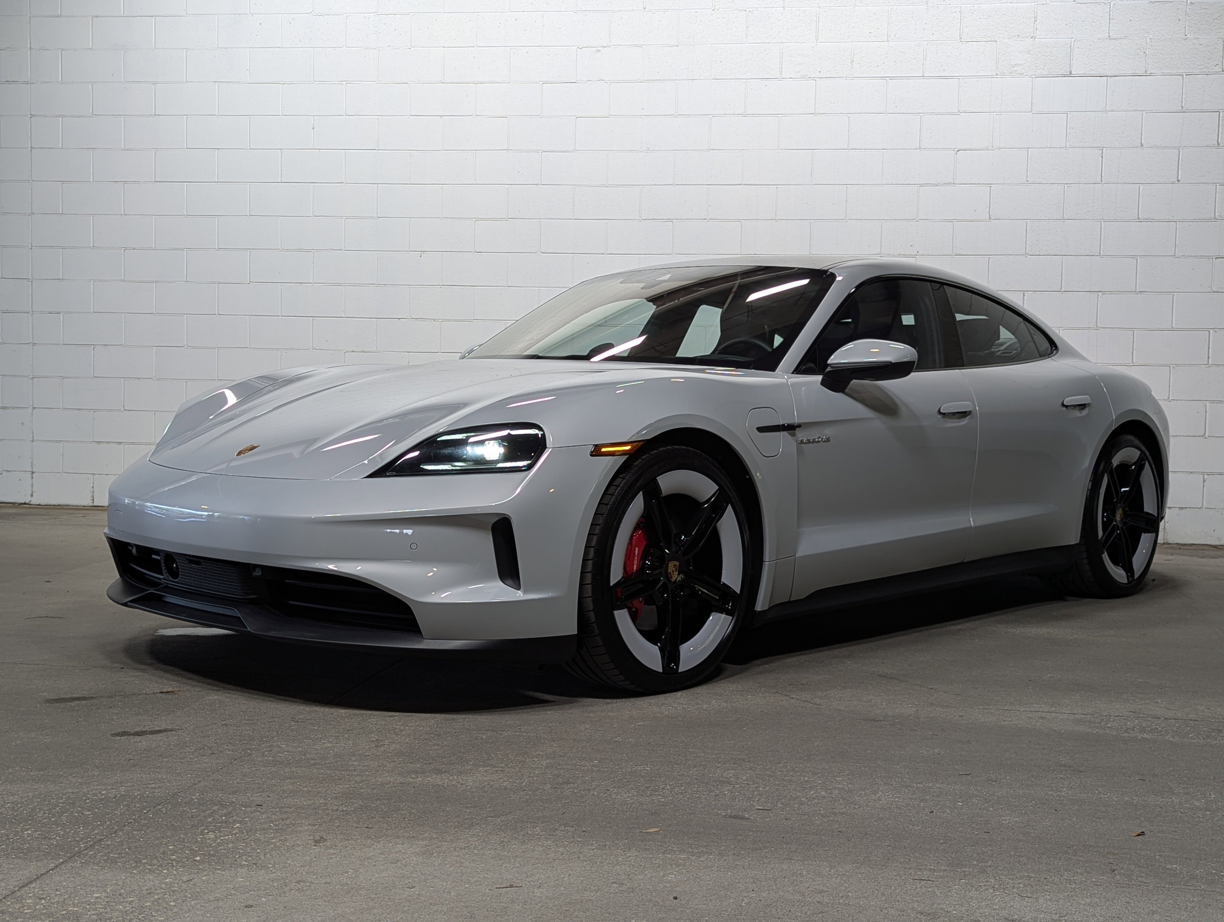 2025 Porsche Taycan S's photo