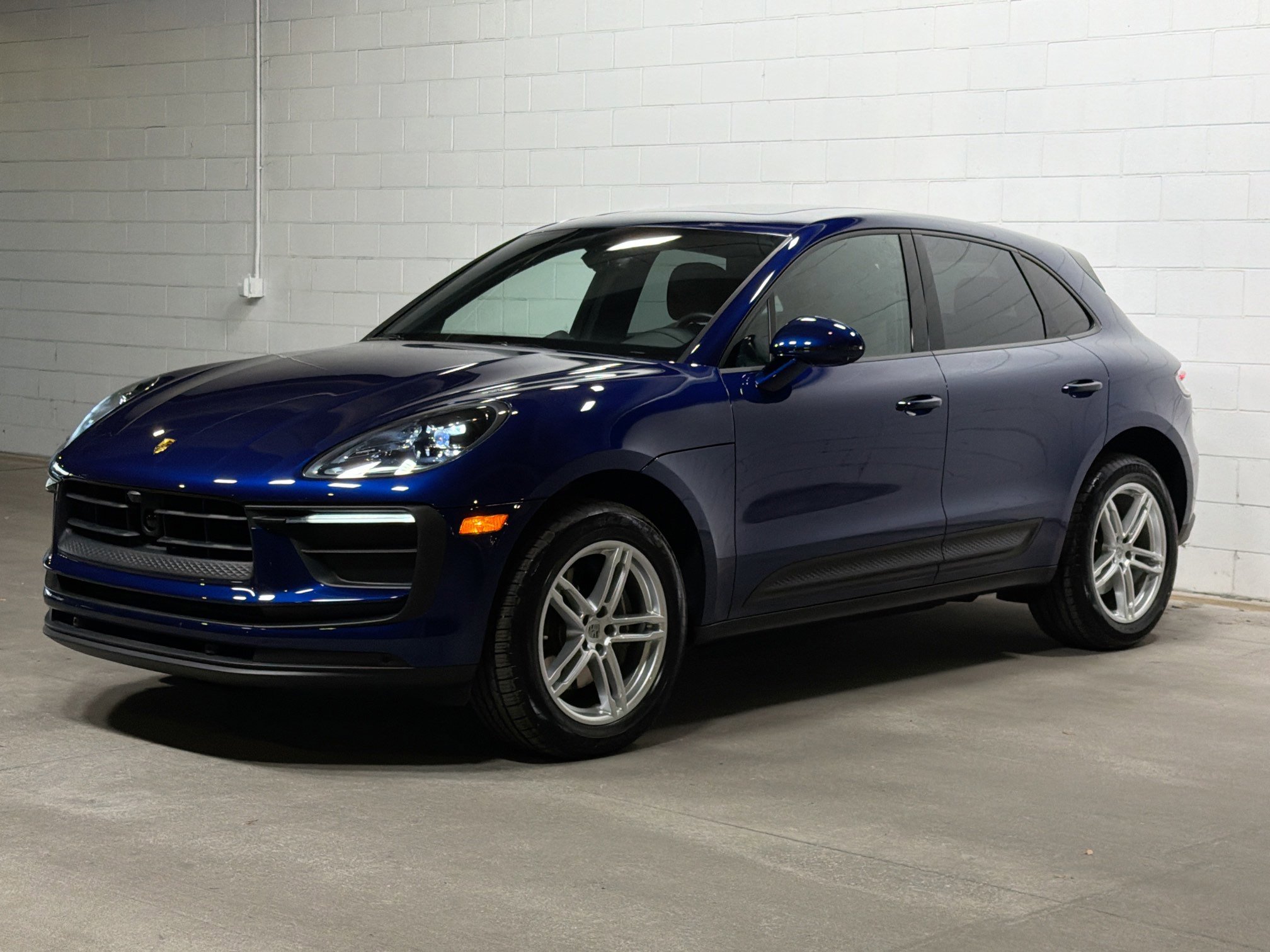 2025 Porsche Macan Base's photo