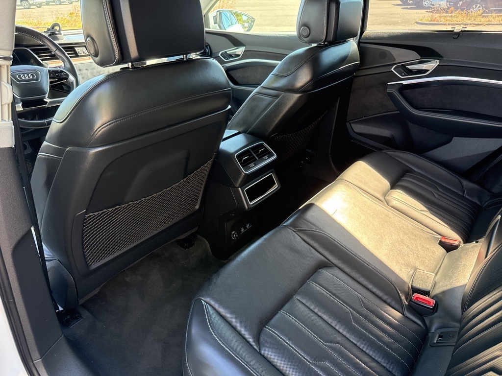 2019 Audi e-tron Premium Plus photo 22