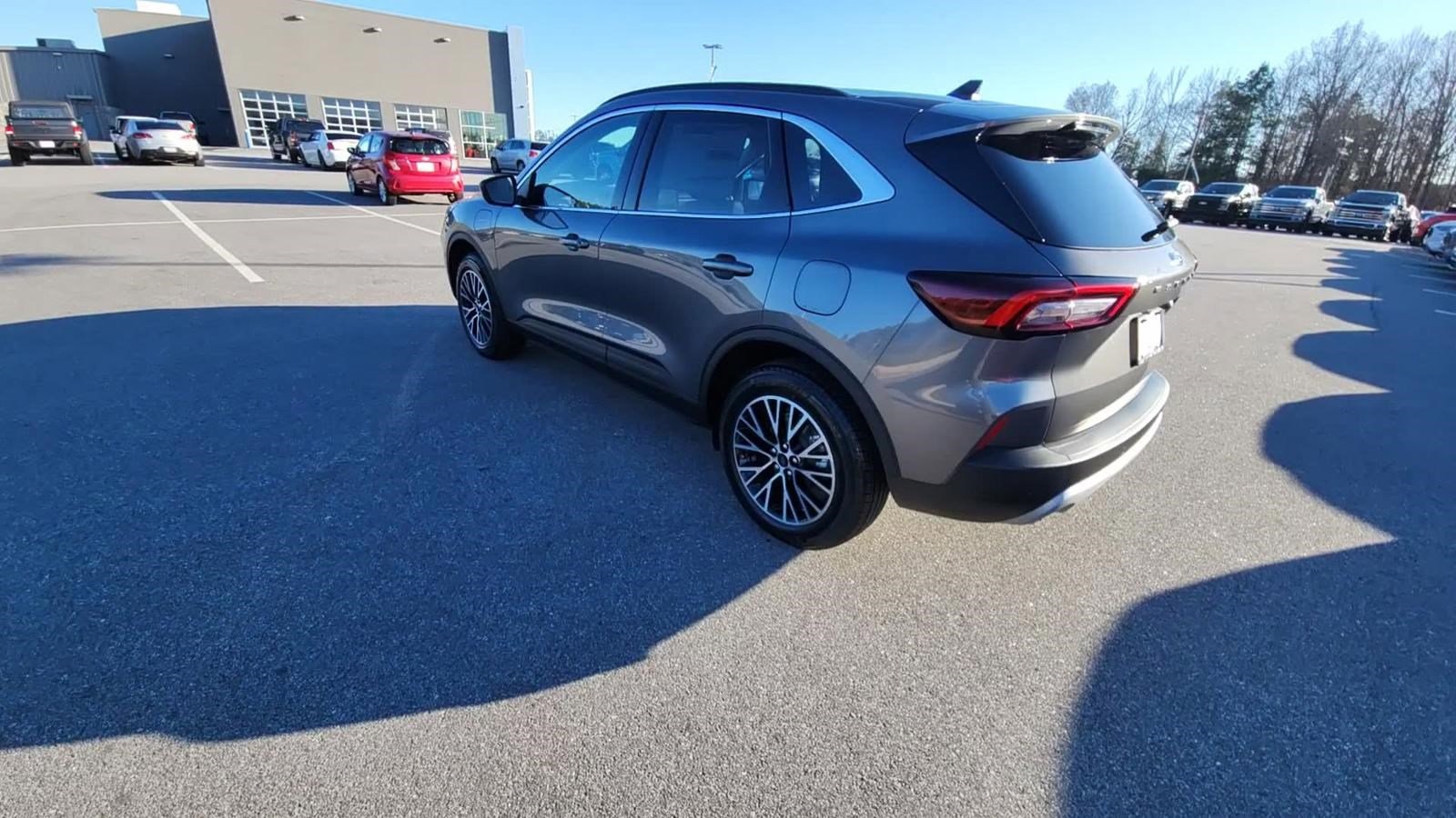 2025 Ford Escape Plug-In Hybrid photo 3
