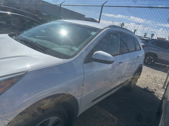 Used 2020 Snow White Pearl Kia LX image 4