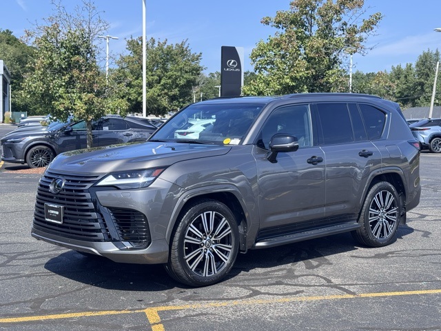2023 Lexus LX 600 Luxury photo 2