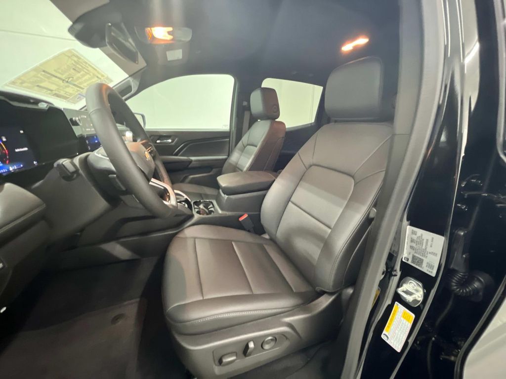 2026 Chevrolet Colorado LT photo 11