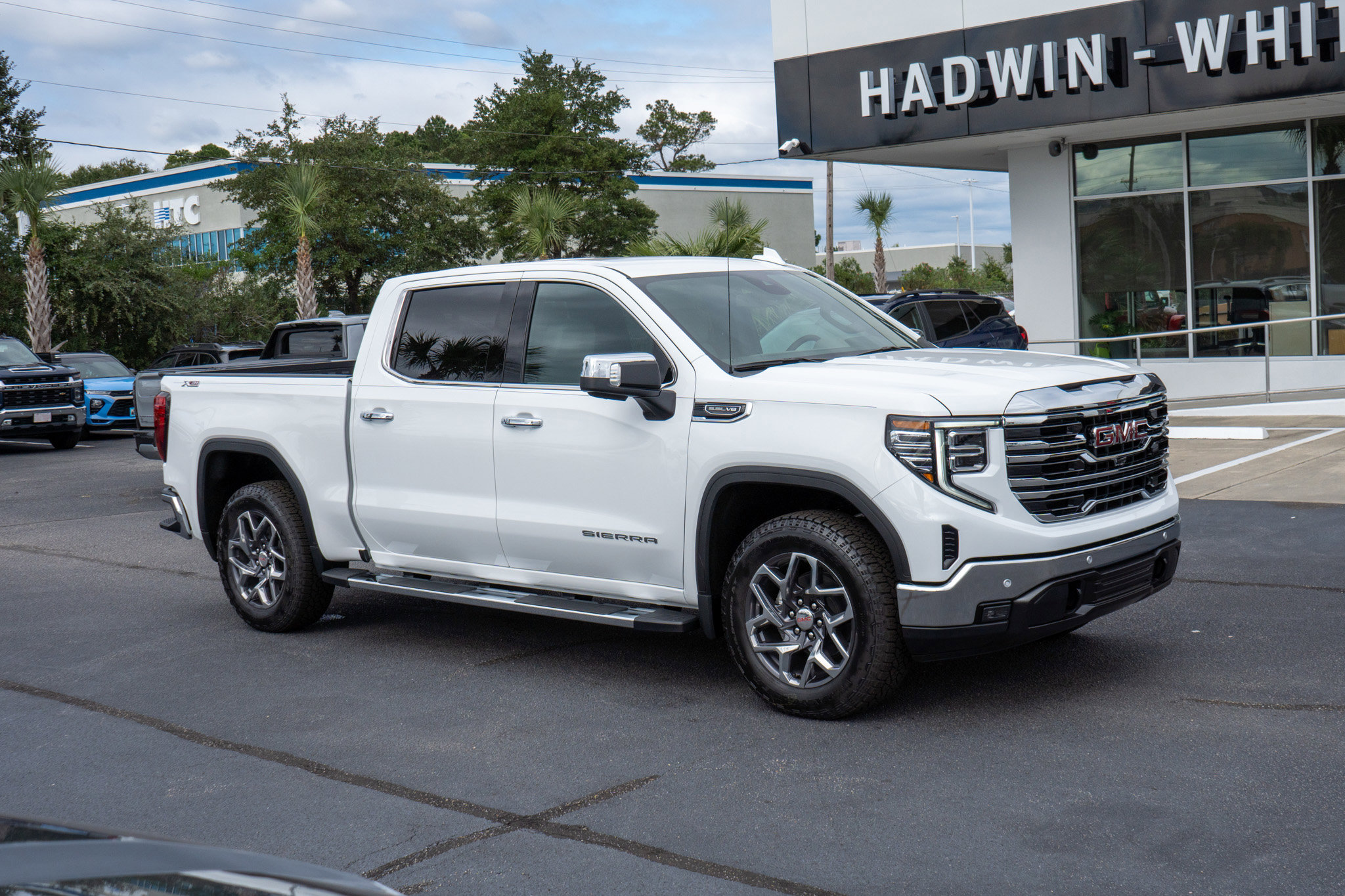 2026 GMC Sierra 1500 SLT's photo