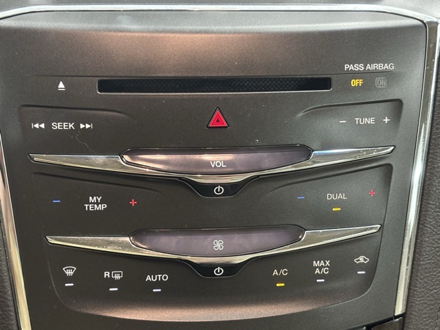 2014 Lincoln MKS Base photo 22